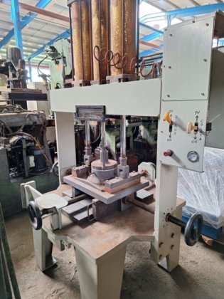 重力压铸机，模具多部件分离，手动和气动