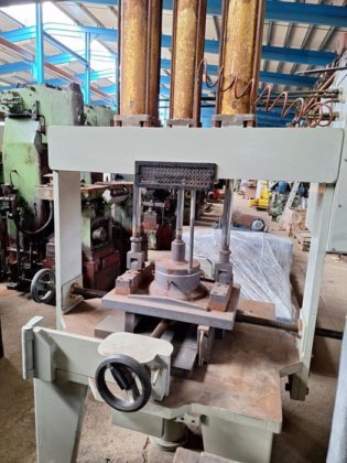 重力压铸机，模具多部件分离，手动和气动