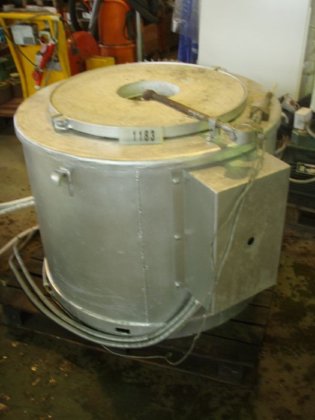 アルミニウム用電気式保持炉、± 300 kg