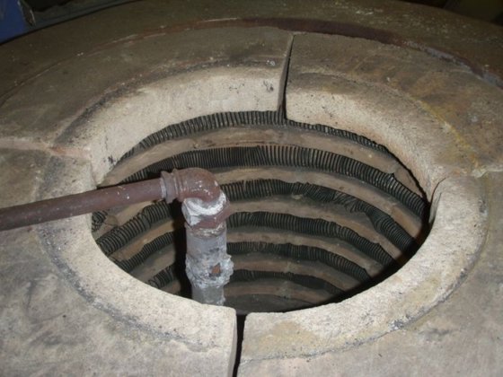 アルミニウム用電気式保持炉、± 300 kg