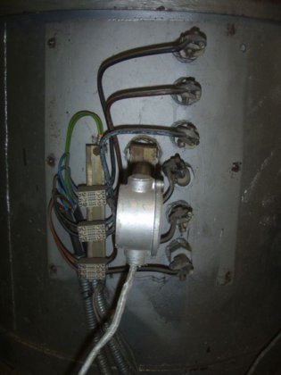 アルミニウム用電気式保持炉、± 300 kg