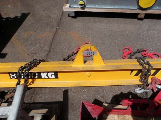 提升梁 8 吨，带 2 个吊钩，长