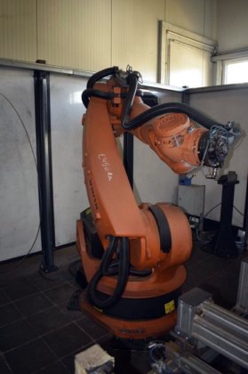Robot KUKA ; KR240-2 2000