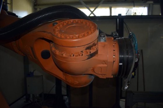机器人 KUKA ; KR240-2 2000