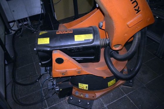 Robot KUKA ; KR240-2 2000