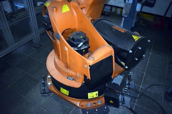 Roboter KUKA; KR240-2 2000