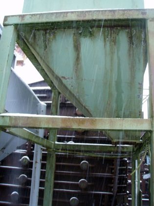 小型沙蜢，± 1 立方米