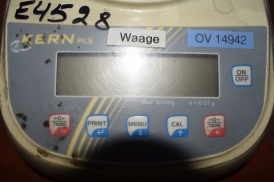 Digital laboratory balance KERN