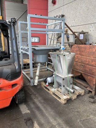 2016 带小料斗的不锈钢计量螺杆