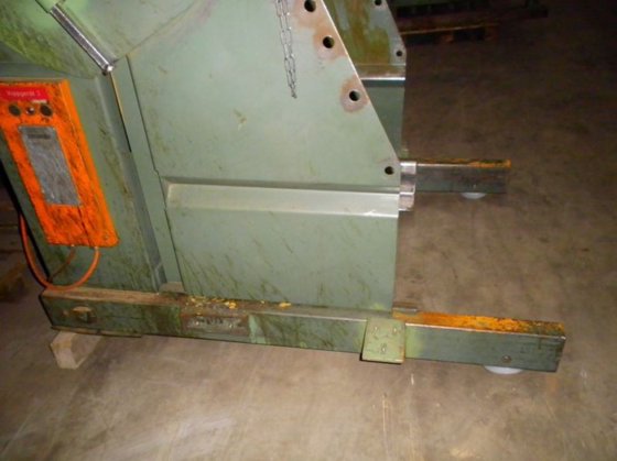 用于装载 ABC 1500 千克包装箱的水力拉伸机