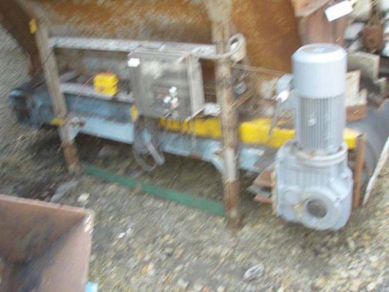 排出コンベア付きバンカー ± 4,4 m³