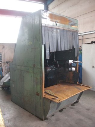 摆式切割机，带机柜，直径 300 毫米