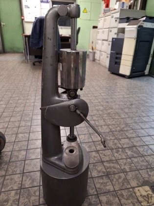 实验室夯砂机 GF