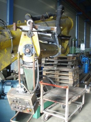 呋喃混砂机铰接臂 15-18 吨/小时 WÖHR