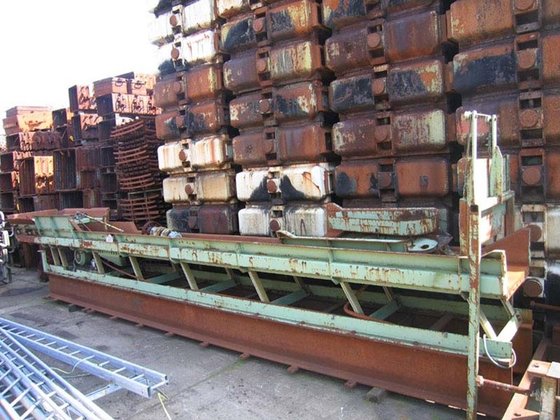 振动输送机，6800 毫米 x 600 毫米