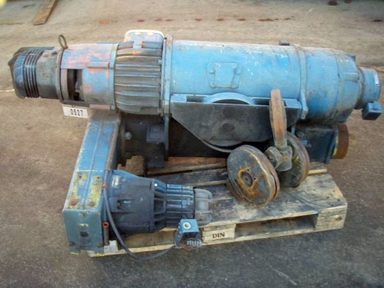 双梁小车上的电缆葫芦，6.3 吨