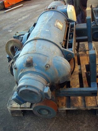 双梁小车上的电缆葫芦，6.3 吨