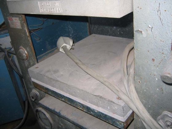 硅胶模塑板 - 1 盘。