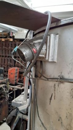 1996 固定式电熔炉和保温炉 HINDENLANG，用于生产 1100 公斤铝材