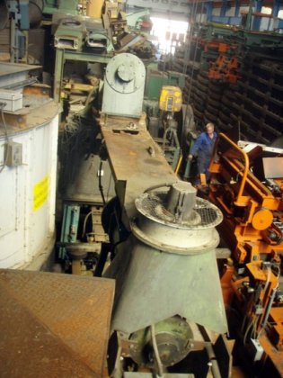 带 AXMANN 混合器的呋喃砂造型转盘，20 吨/小时