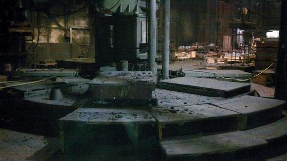 带 AXMANN 混合器的呋喃砂造型转盘，20 吨/小时