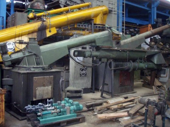 带 AXMANN 混合器的呋喃砂造型转盘，20 吨/小时