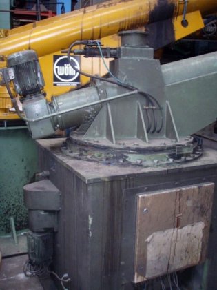 带 AXMANN 混合器的呋喃砂造型转盘，20 吨/小时