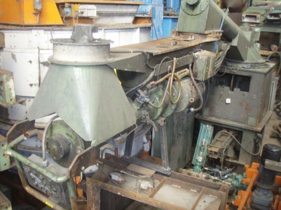 带 AXMANN 混合器的呋喃砂造型转盘，20 吨/小时