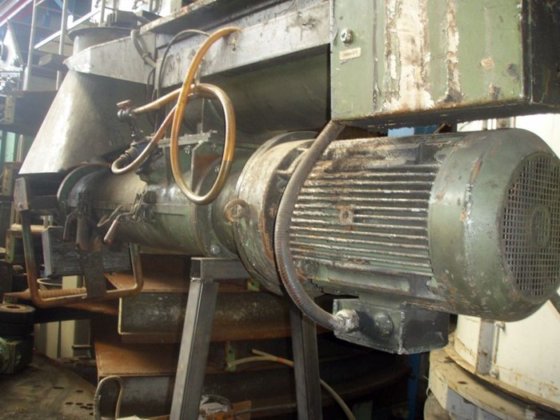 带 AXMANN 混合器的呋喃砂造型转盘，20 吨/小时