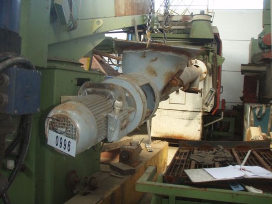 螺旋输送机 1600 毫米，直径 150 毫米