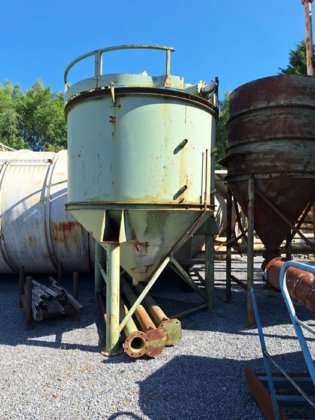 砂サイロ、2分割、±6m³。