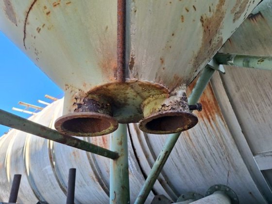 砂サイロ、2分割、±6m³。