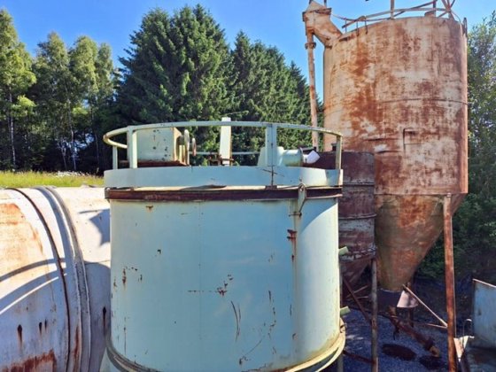 砂サイロ、2分割、±6m³。