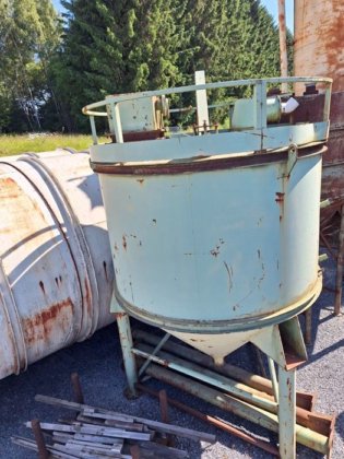 砂サイロ、2分割、±6m³。