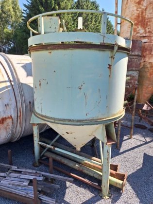 砂サイロ、2分割、±6m³。