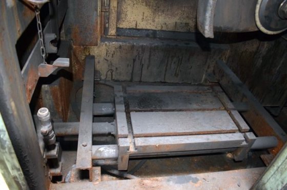 1998 半自动切割磨床