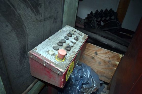 1998 半自动切割磨床