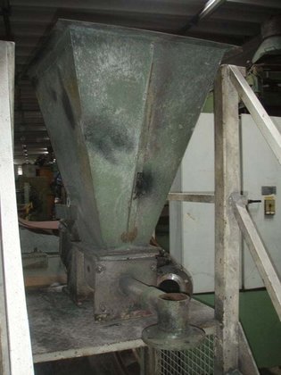 用小沙坑进行螺旋配料