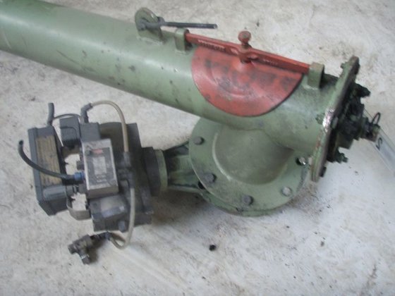 螺旋输送机 2100 毫米，直径 150 毫米