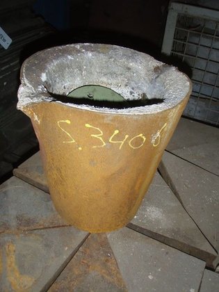 坩埚支撑架，用于 80 千克铁水，带 3 个坩埚