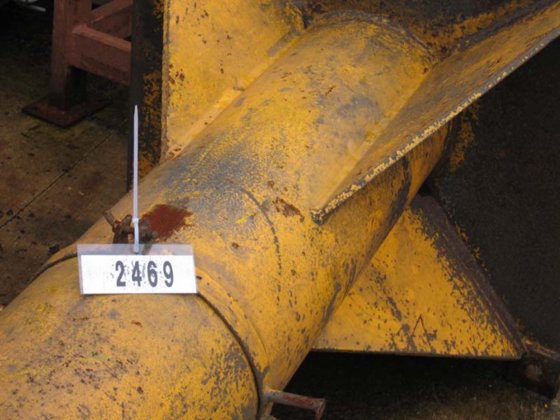 柱式回转起重机，带 2 个臂；500 千克