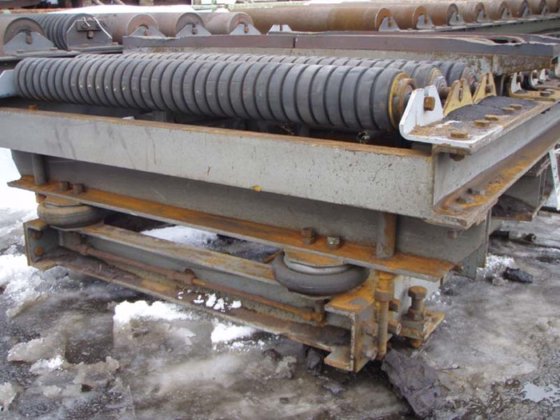 带 45° 倾斜装置的辊式输送机