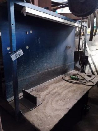 Welding table and grinding table