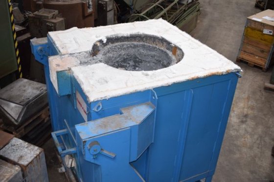 アルミ溶解炉 モーガン傾斜可能 ±700 kg 天然ガス