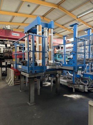 2015 KURTZ 加圧・保持炉付低圧鋳造機