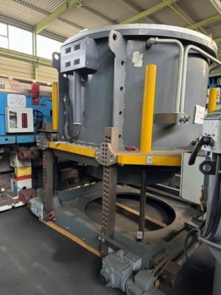 2015 KURTZ 加圧・保持炉付低圧鋳造機