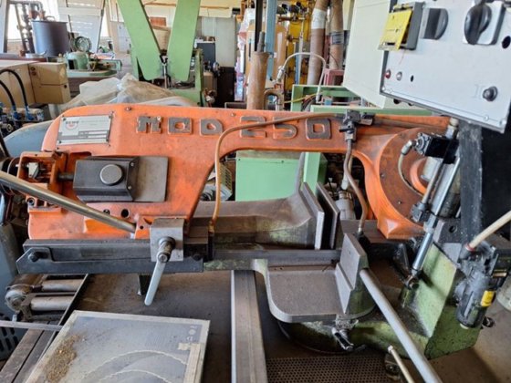 Ar strollad metal saw GACO