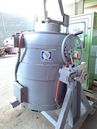 2015 用于 ELSKLO 100 公斤铝材的电动可倾斜炉