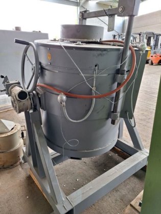 2015 用于 ELSKLO 100 公斤铝材的电动可倾斜炉