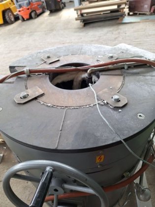 2015 用于 ELSKLO 100 公斤铝材的电动可倾斜炉